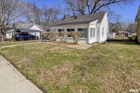 316 N Putnam St, Moweaqua, IL 62550