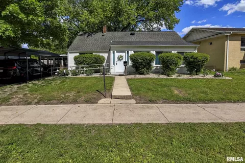 316 N Putnam St, Moweaqua, IL 62550