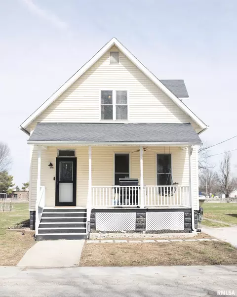 413 Esther St, Taylorville, IL 62568