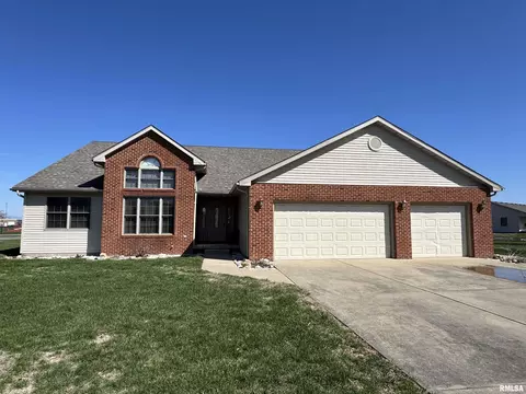 1214 Woodhaven Ct, Chatham, IL 62629
