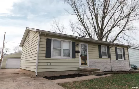 Exterior - 1815 Fairfield Dr, Springfield, IL 62702 photo 1 of 5