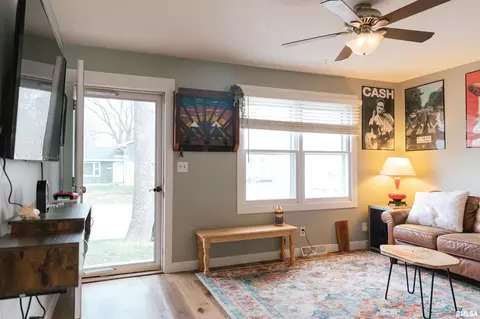 Entry Way - 1815 Fairfield Dr, Springfield, IL 62702 photo 1 of 4