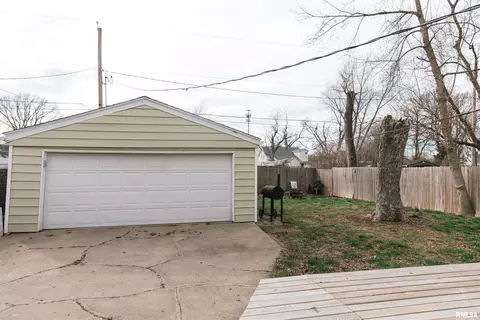 Exterior - 1815 Fairfield Dr, Springfield, IL 62702 photo 5 of 5