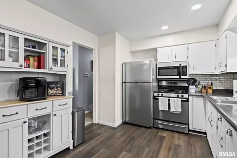 Kitchen - 2612 Sandgate Rd, Springfield, IL 62702 photo 1 of 3