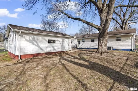 Exterior - 2612 Sandgate Rd, Springfield, IL 62702 photo 3 of 4
