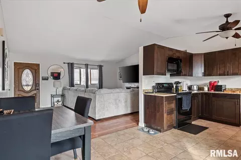 904 Diane Ct, Springfield, IL 62702 photo 8