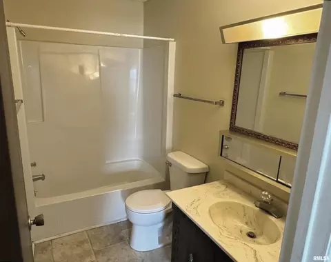 243 S Durkin Dr, Springfield, IL 62704 photo 5