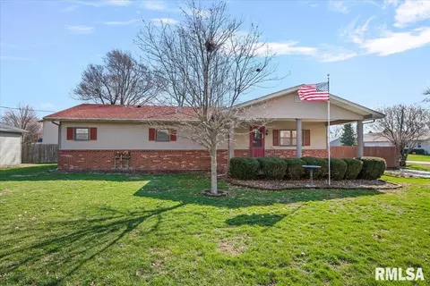 406 S Benton St, New Berlin, IL 62670