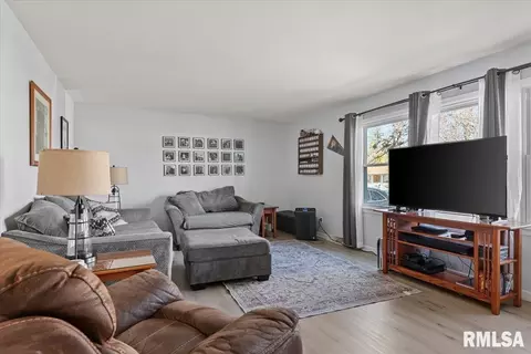 Living - 49 Foresters Ln, Springfield, IL 62704 photo 1 of 1