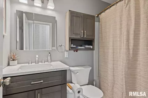 Bath - 49 Foresters Ln, Springfield, IL 62704 photo 1 of 2