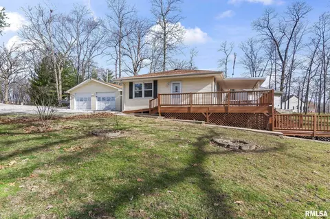 15959 N Lake Rd, Girard, IL 62640