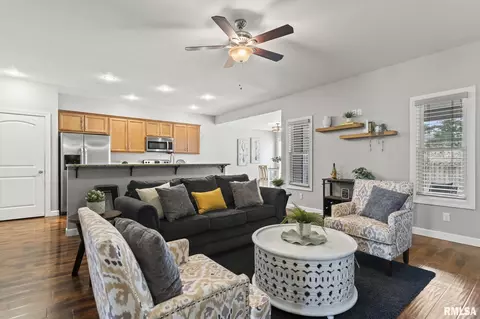 Living - 4546 Thompson Rd, Springfield, IL 62711 photo 1 of 2