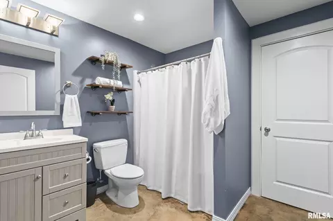 Bath - 4546 Thompson Rd, Springfield, IL 62711 photo 3 of 3
