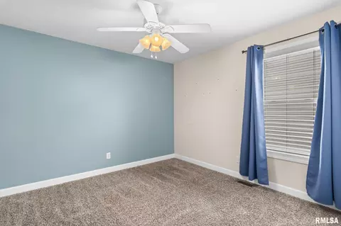 Bedroom - 4546 Thompson Rd, Springfield, IL 62711 photo 8 of 10