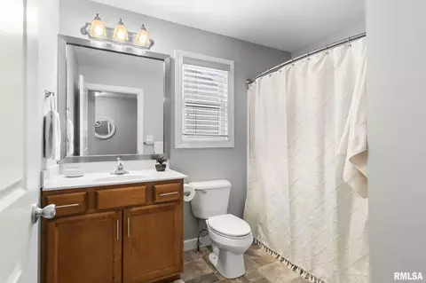 Bath - 4546 Thompson Rd, Springfield, IL 62711 photo 2 of 3