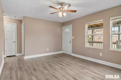 Entry Way - 1050 N 19th St, Springfield, IL 62702 photo 1 of 4