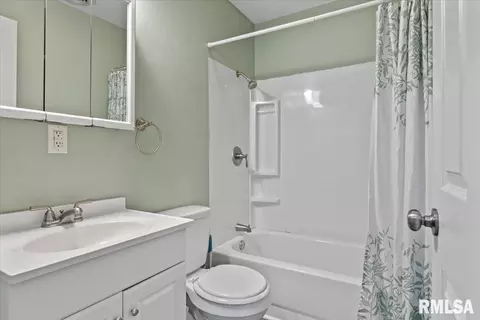 Bath - 1050 N 19th St, Springfield, IL 62702 photo 1 of 1