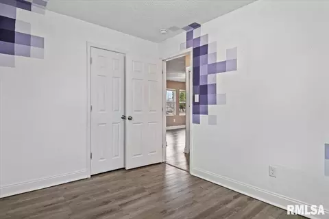 Bedroom - 1050 N 19th St, Springfield, IL 62702 photo 2 of 2