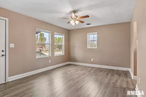 Living - 1050 N 19th St, Springfield, IL 62702 photo 2 of 3