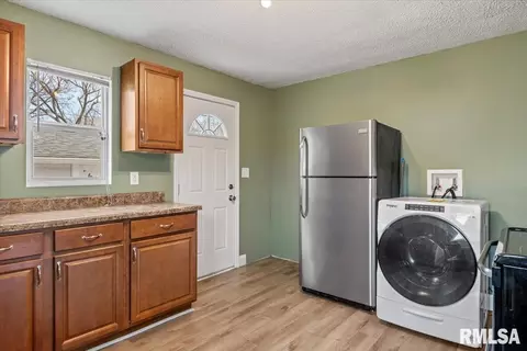 Other - 1050 N 19th St, Springfield, IL 62702 photo 2 of 2