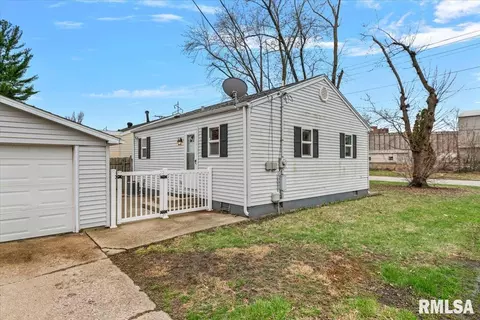 Exterior - 1050 N 19th St, Springfield, IL 62702 photo 2 of 4