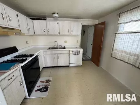 2304 Sutherland Rd, Springfield, IL 62702 photo 5