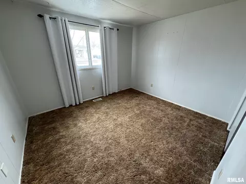 2304 Sutherland Rd, Springfield, IL 62702 photo 9