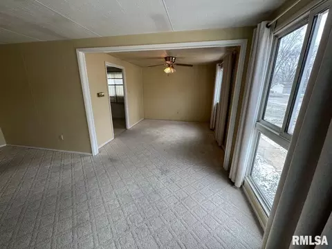 2304 Sutherland Rd, Springfield, IL 62702 photo 2