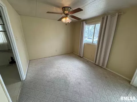 2304 Sutherland Rd, Springfield, IL 62702 photo 4