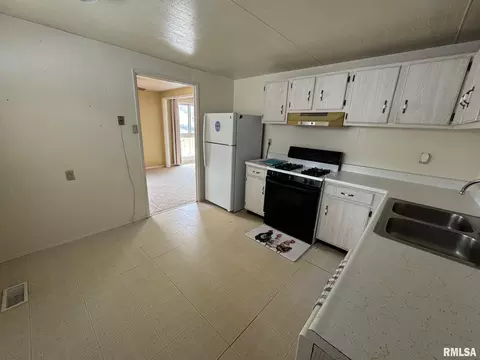 2304 Sutherland Rd, Springfield, IL 62702 photo 6