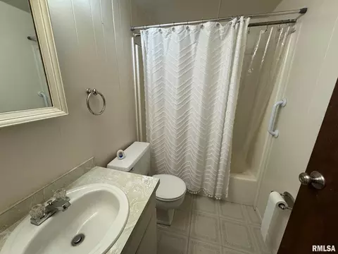 2304 Sutherland Rd, Springfield, IL 62702 photo 8