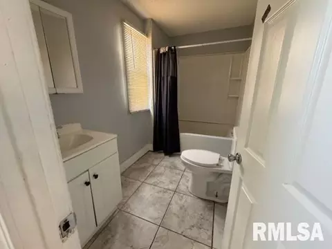 Bath - 1617 Matheny Ave, Springfield, IL 62702 photo 2 of 2