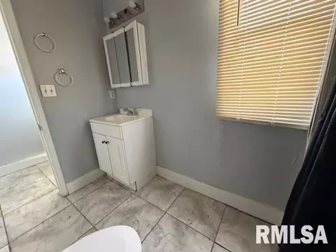 Bath - 1617 Matheny Ave, Springfield, IL 62702 photo 1 of 2
