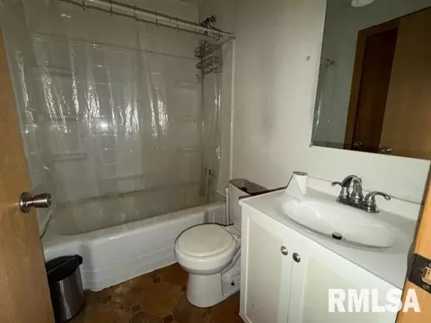 Bath - 2216 S 13th St, Springfield, IL 62703 photo 1 of 1