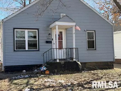 2216 S 13th St, Springfield, IL 62703