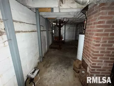 Entry Way - 2216 S 13th St, Springfield, IL 62703 photo 3 of 3