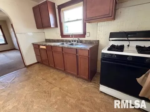 Entry Way - 2216 S 13th St, Springfield, IL 62703 photo 1 of 3