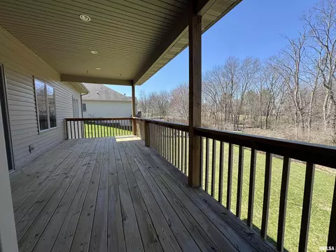 Exterior - 4335 Creek Dr, Springfield, IL 62711 photo 7 of 9