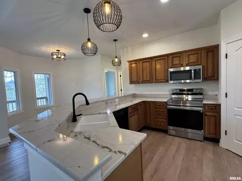 Kitchen - 4335 Creek Dr, Springfield, IL 62711 photo 1 of 8