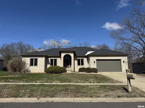 Exterior - 4335 Creek Dr, Springfield, IL 62711 photo 2 of 9