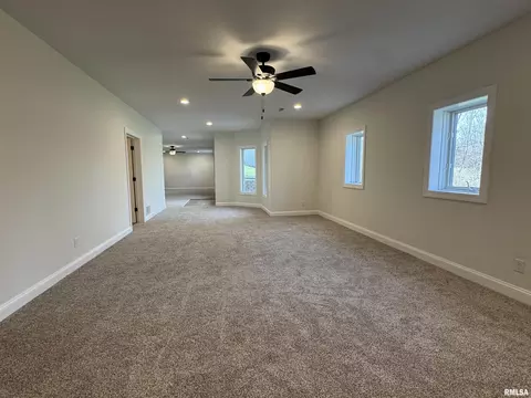 Living - 4335 Creek Dr, Springfield, IL 62711 photo 12 of 13