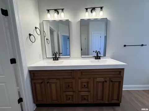 Bath - 4335 Creek Dr, Springfield, IL 62711 photo 5 of 7