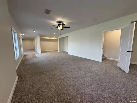Living - 4335 Creek Dr, Springfield, IL 62711 photo 9 of 13