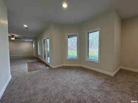 Living - 4335 Creek Dr, Springfield, IL 62711 photo 11 of 13