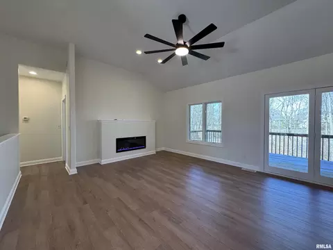 Living - 4335 Creek Dr, Springfield, IL 62711 photo 2 of 13
