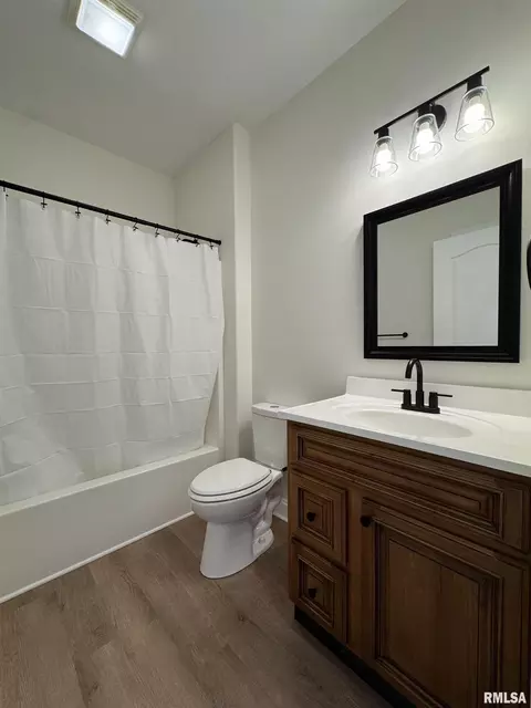 Bath - 4335 Creek Dr, Springfield, IL 62711 photo 6 of 7