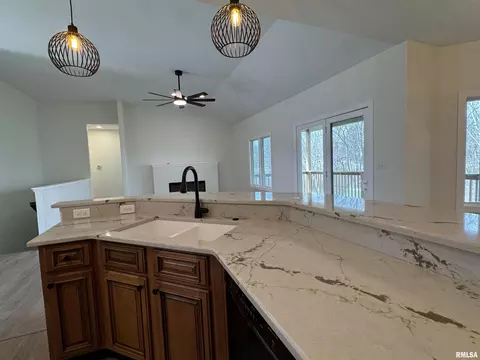 Kitchen - 4335 Creek Dr, Springfield, IL 62711 photo 4 of 8