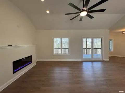 Living - 4335 Creek Dr, Springfield, IL 62711 photo 5 of 13
