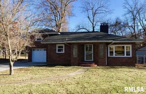226 Summit Ave, Taylorville, IL 62568