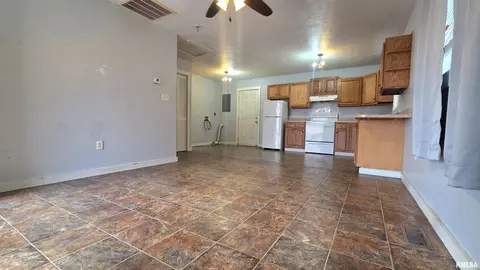 Living - 817 E Stanford Ave, Springfield, IL 62704 photo 1 of 2